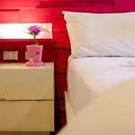 Oyo 292 The Oddy Hip Hotel